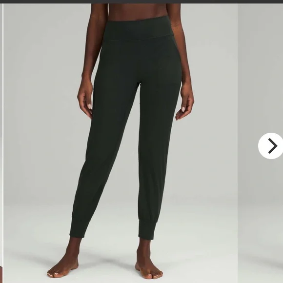 Lululemon Align High-Rise Joggers
Rainforest Green - Picture 3 of 4